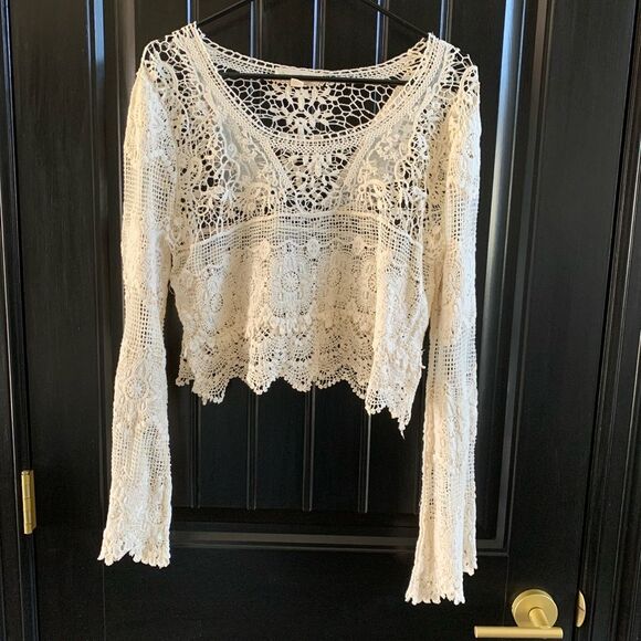 Staring at Stars Lace Crochet Bell Sleeve Top | Medium - Picture 3 of 12
